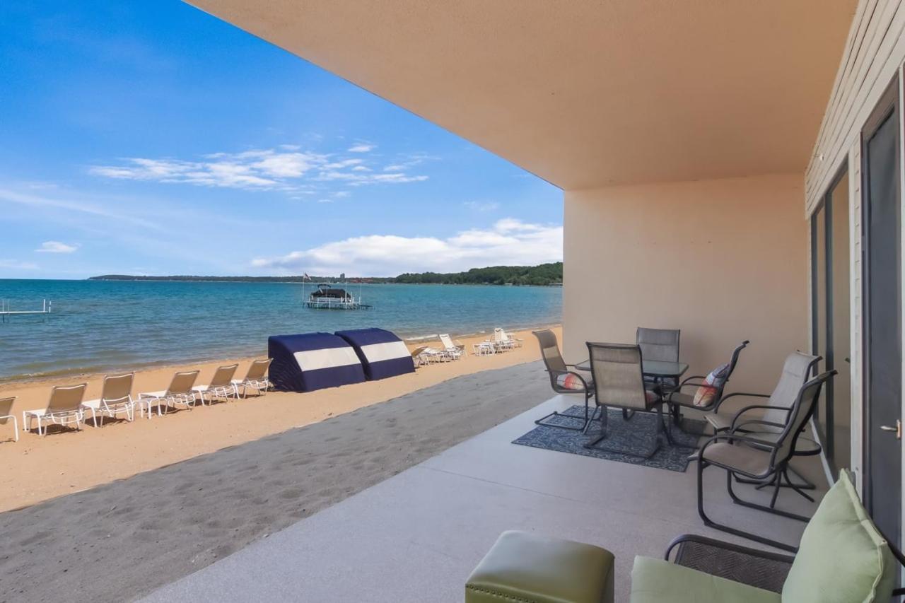 Sugar Beach Villa 1012 Luxury Waterfront Condo Traverse City Eksteriør billede