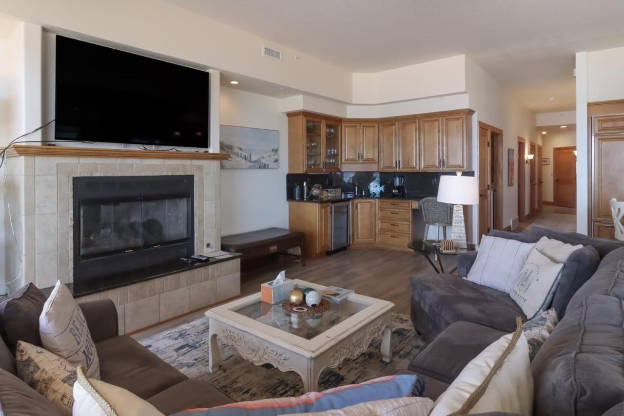 Sugar Beach Villa 1012 Luxury Waterfront Condo Traverse City Eksteriør billede