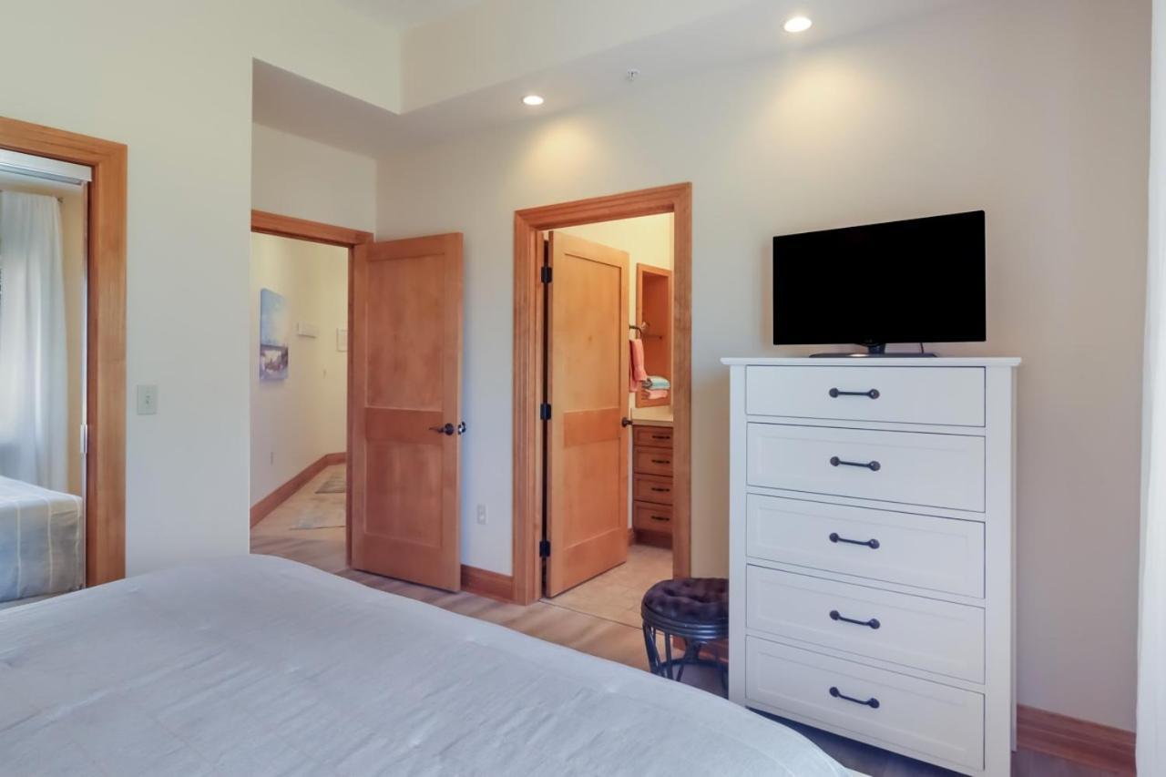 Sugar Beach Villa 1012 Luxury Waterfront Condo Traverse City Eksteriør billede