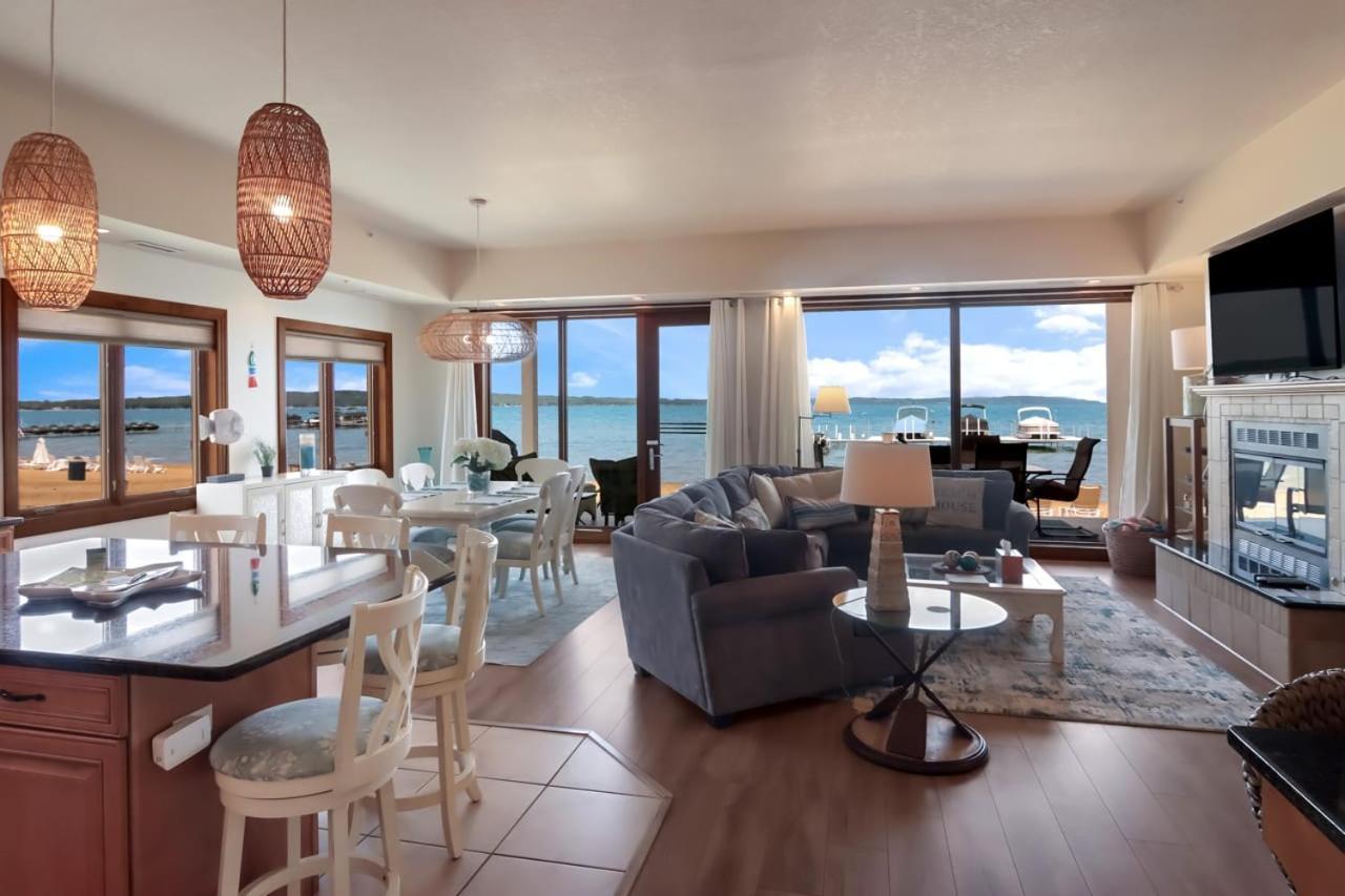 Sugar Beach Villa 1012 Luxury Waterfront Condo Traverse City Eksteriør billede