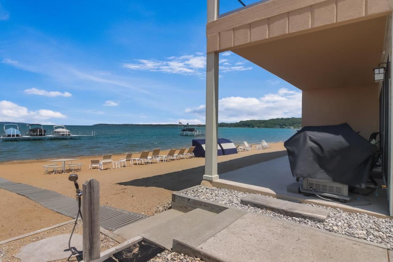 Sugar Beach Villa 1012 Luxury Waterfront Condo Traverse City Eksteriør billede