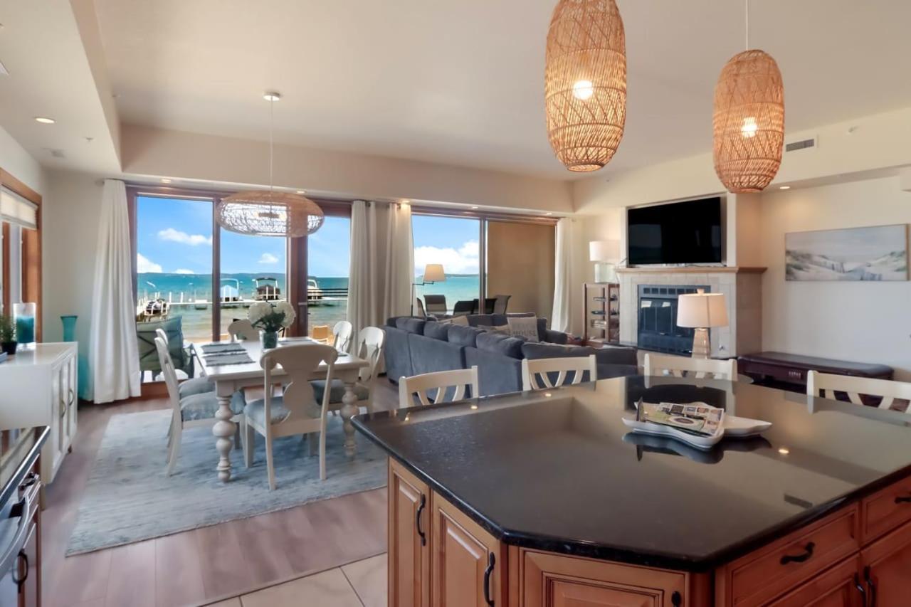 Sugar Beach Villa 1012 Luxury Waterfront Condo Traverse City Eksteriør billede